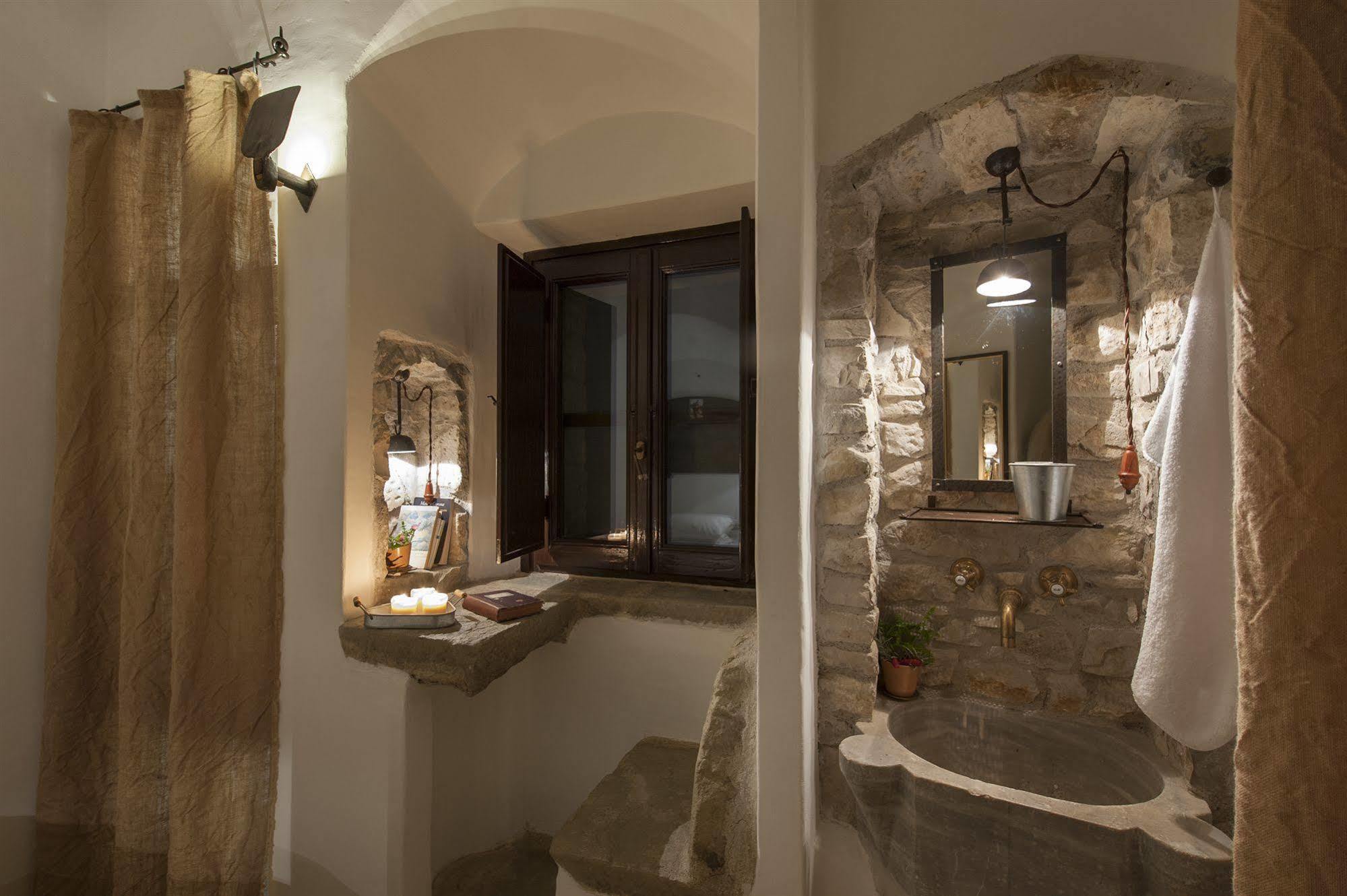 Eremito Hotel Parrano Luaran gambar